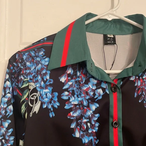 NWOT Beautifully patterned button down - Picture 3 of 6